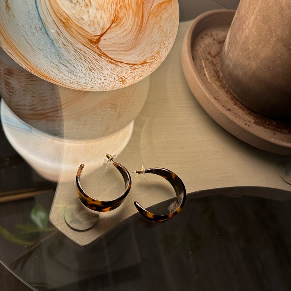 Tortoise Hoops🤎 - Picture 3 of 4